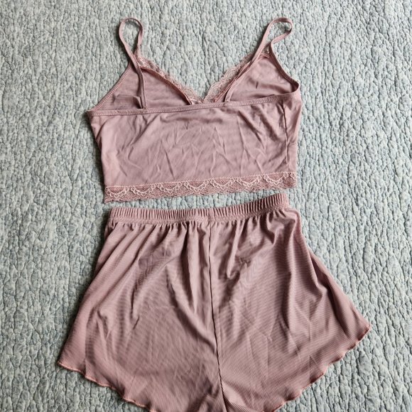 Intimate/Lounge Wear Crop Top and Shorts Se, Size M - Picture 3 of 7
